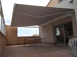 Toldos de Cofre de brazos articulados